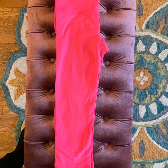 Gap Capri work out pants. - Picture 6 of 6